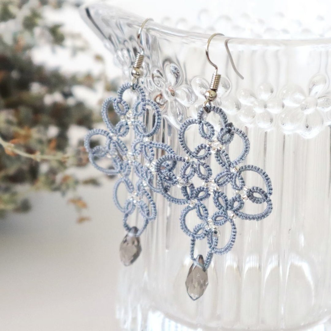 Tatting Lace 耳环【Arabesque】蓝灰色 - 耳环/耳夹 - 其他人造纤维 灰色