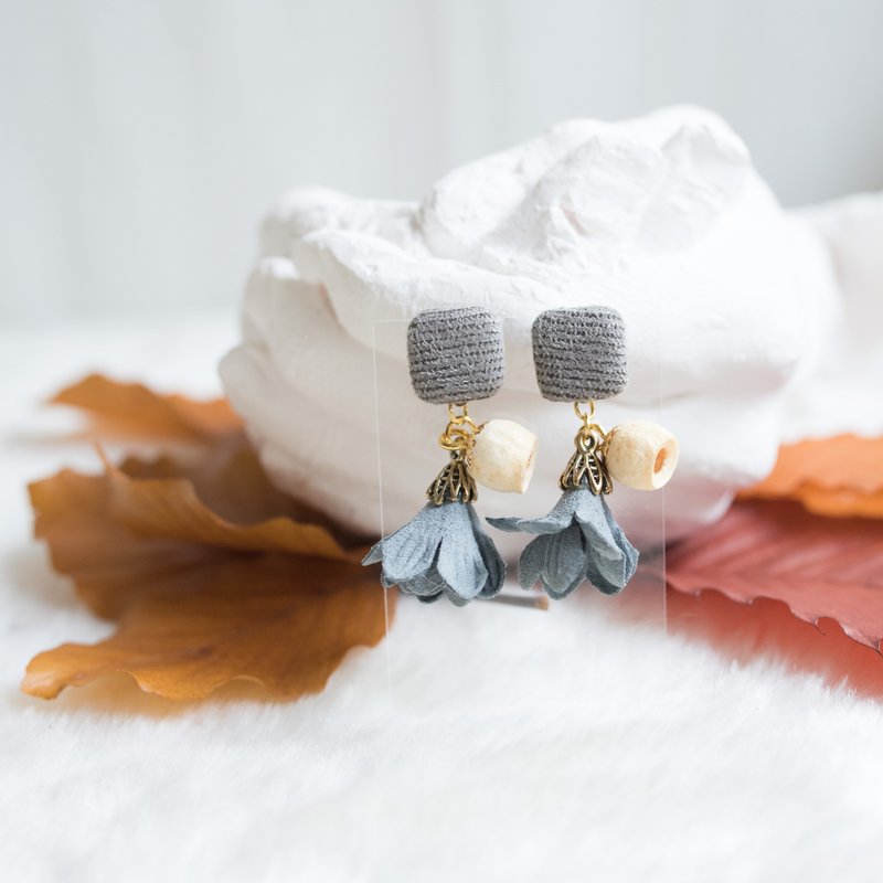 参楼-果实耳环 | 浅灰 x 琥珀 | 干燥花&果实 (造型耳针 款) - 耳环/耳夹 - 植物．花 