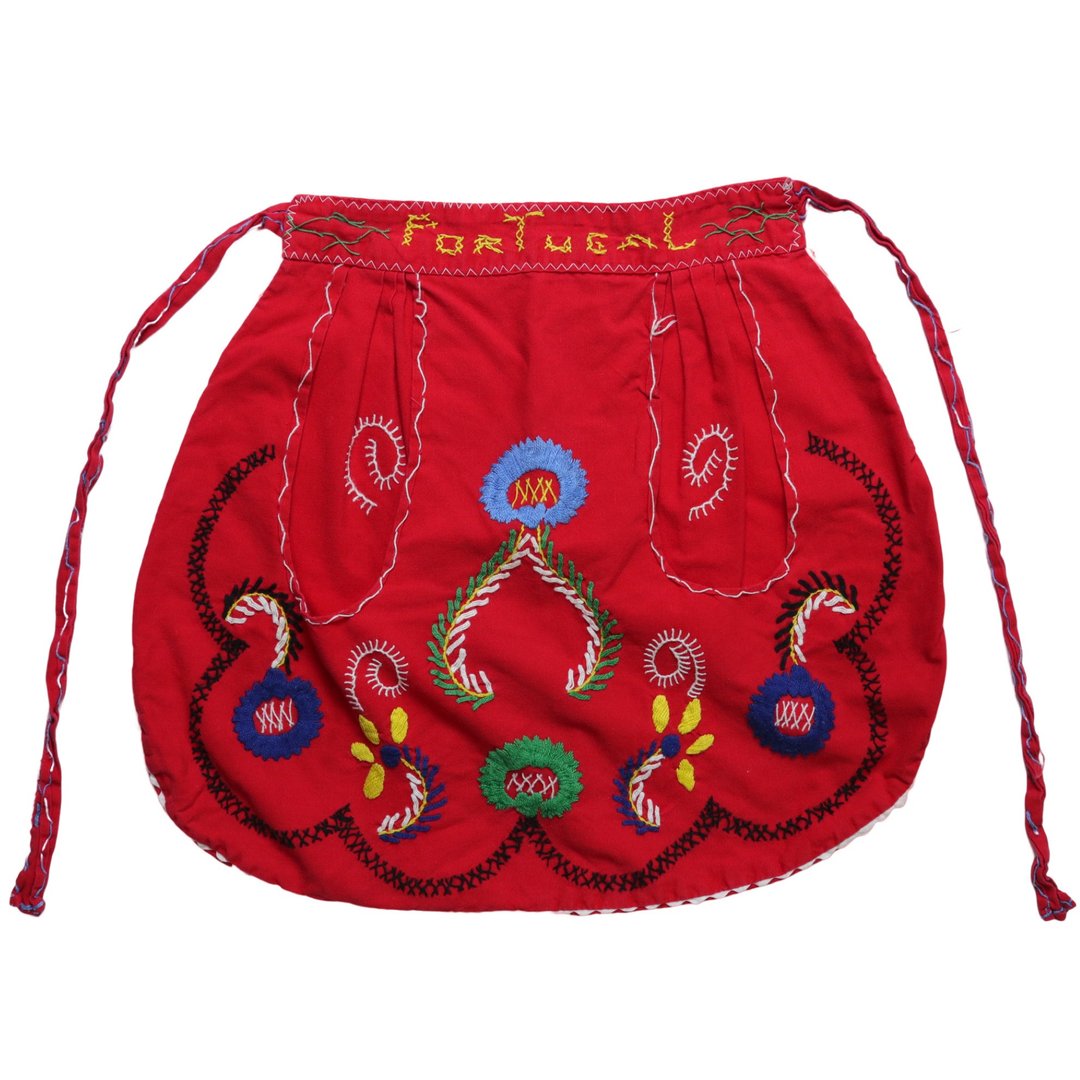 Handmade Apron 红底葡萄牙手工刺绣围裙 半身围裙 - 围裙 - 其他材质 红色