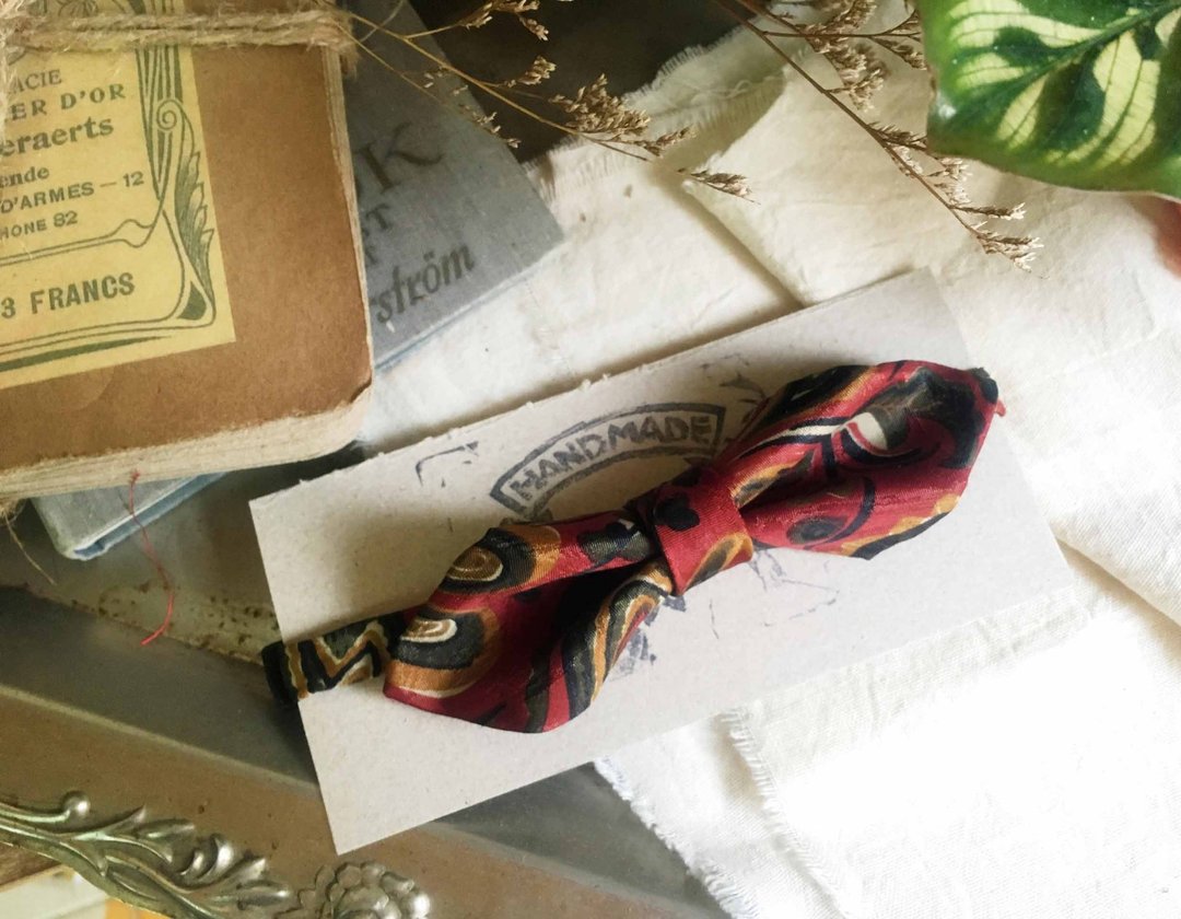Papa's Bow Tie- 古董布花领带改制手工领结-卢森堡 红-宽版 - 领带/领带夹 - 丝．绢 红色