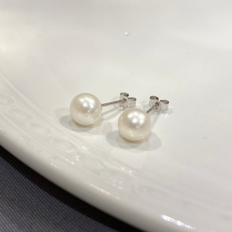 【K14 白金 淡水珍珠】14K 白金 5mm 淡水珍珠 耳环 14KWGP1 六月诞生石 - 耳环/耳夹 - 其他金属 白色