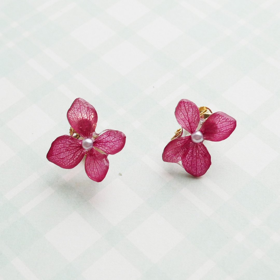 Real hydrangea flower earrings - 耳环/耳夹 - 树脂 粉红色