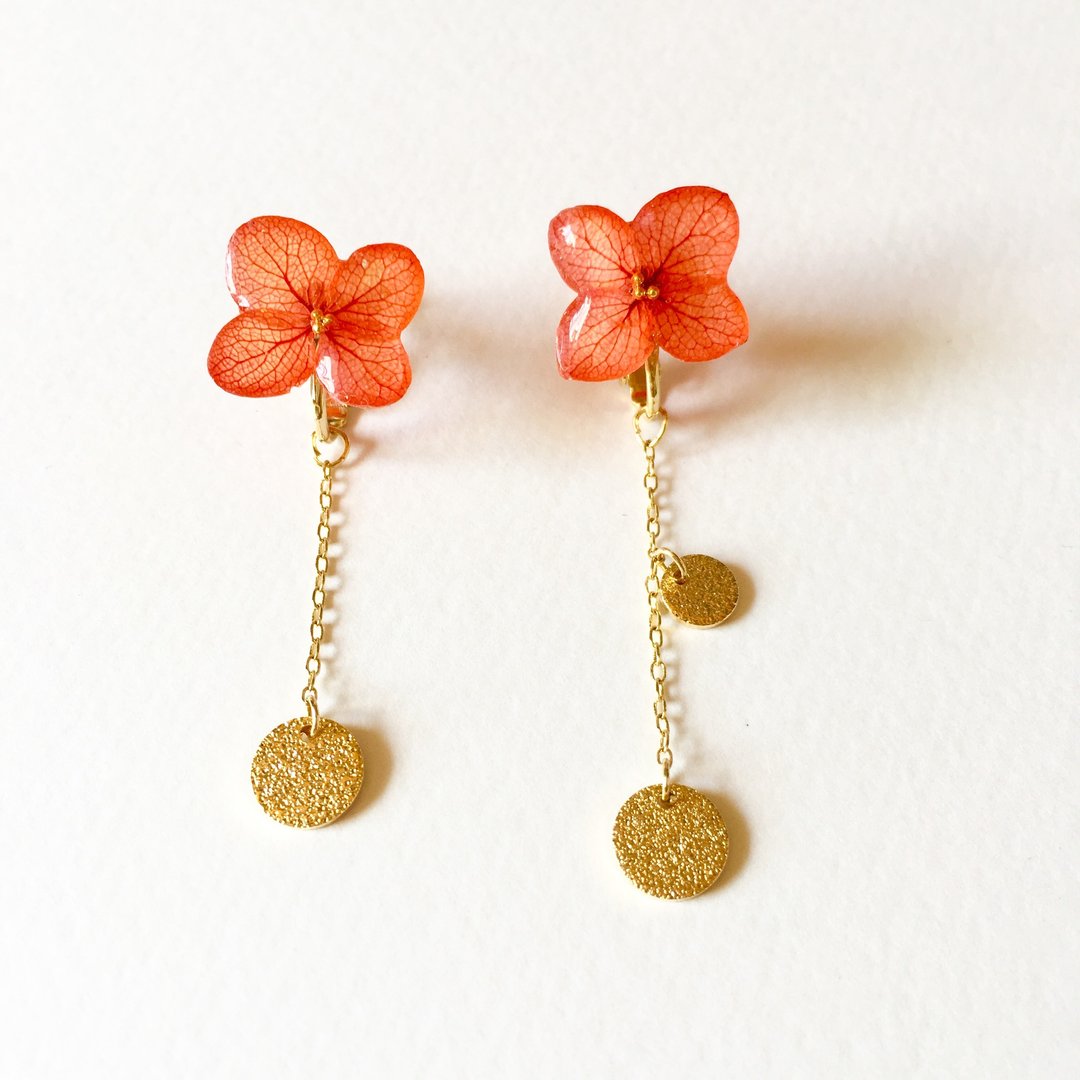 *Red*Hydrangea and gold plate earrings - 耳环/耳夹 - 植物．花 红色