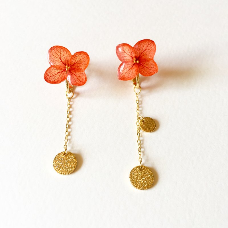 *Red*Hydrangea and gold plate earrings - 耳环/耳夹 - 植物．花 红色