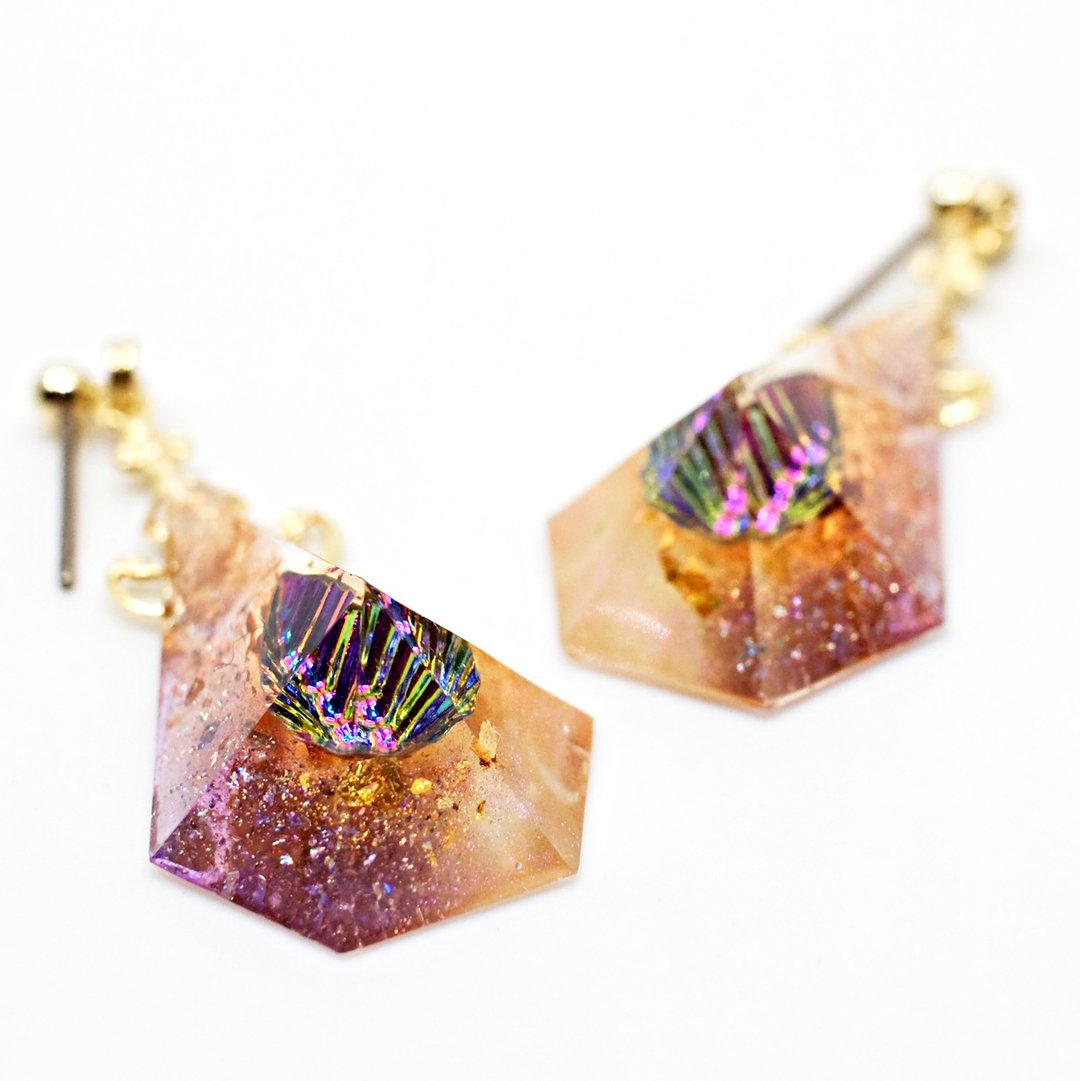 Acute Pentagon Yurayura Earrings (Delusional World) - 耳环/耳夹 - 树脂 多色