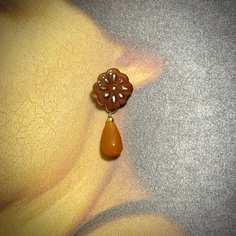 水晶系列 - 古典花纹配金丝玉耳环 - 耳环/耳夹 - 水晶 咖啡色