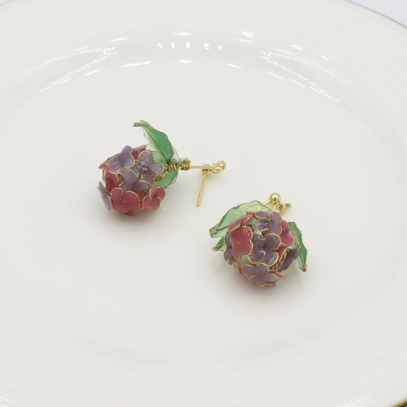 Upside down hydrangea_red purple - 耳环/耳夹 - 树脂 紫色