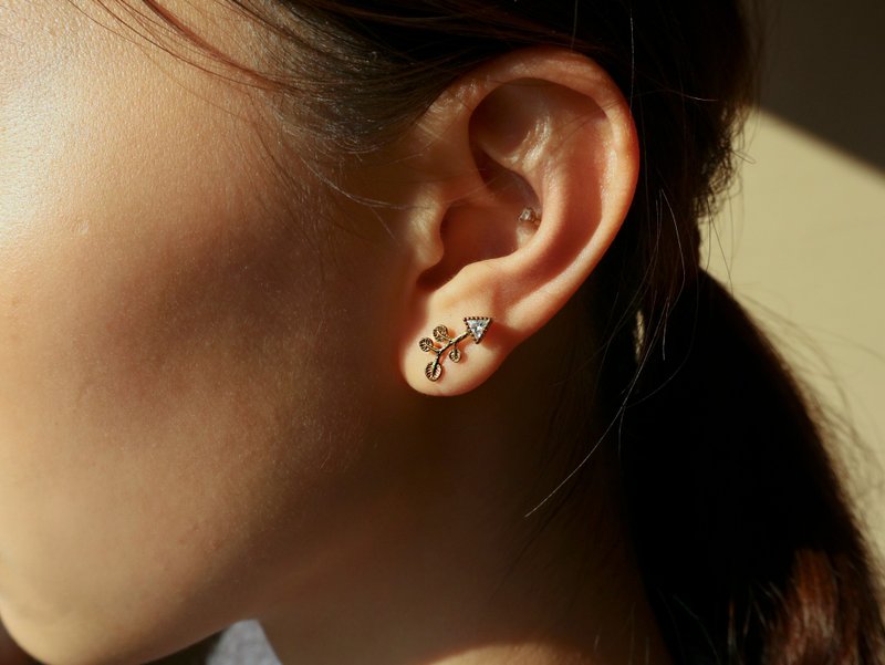 圆氐  春分新生  微光新芽925银针耳环 - 耳环/耳夹 - 铜/黄铜 金色