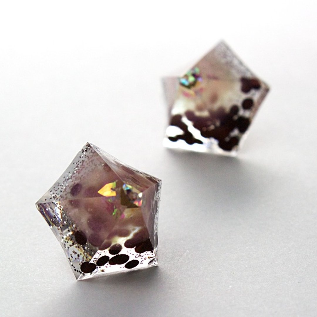 Pentagon earrings (seed) - 耳环/耳夹 - 其他材质 多色