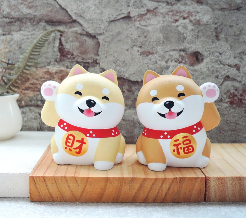 招财进福一对宝 柴犬手工木制疗愈摆饰 名片架 小木雕公仔 - 摆饰 - 木头 咖啡色