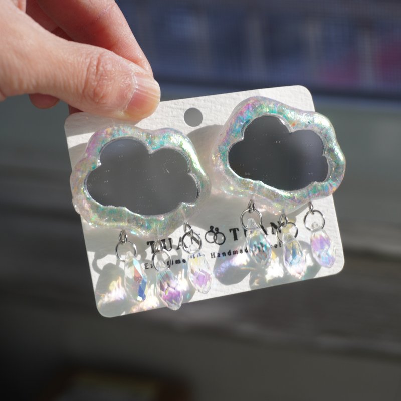 欧泊极光云朵雨可爱手工制作耳环 图为撕膜展示 成品有镜面膜 - 耳环/耳夹 - 其他材质 多色