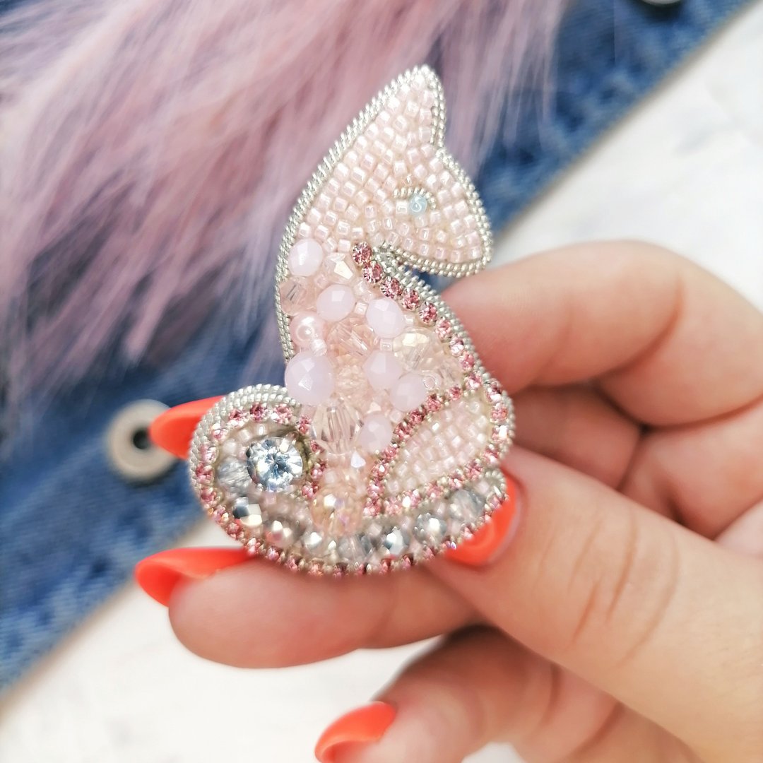 Pink cat brooch, Pet brooch pin, Beaded brooch, Black cat pin, Cat lover gift - 胸针 - 其他材质 粉红色