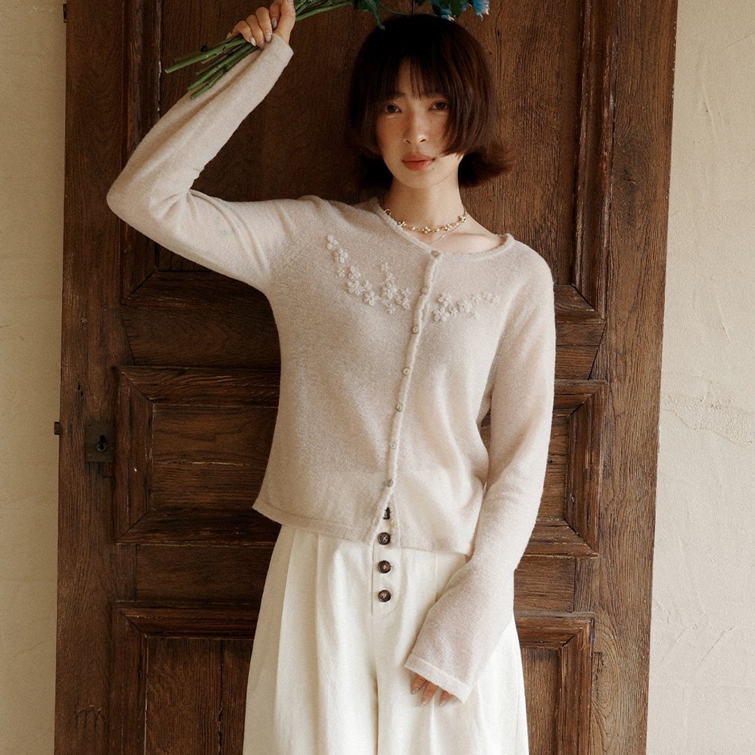 清透绣花小开衫 | 针织衫 | 两色 | 春款|Sora-2062 - 女装针织衫/毛衣 - 羊毛 多色