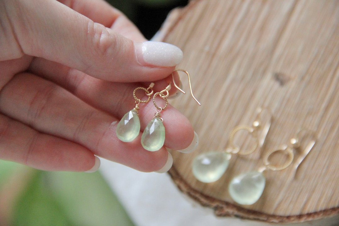 Small cute earrings Prehnite earrings gold filled - 耳环/耳夹 - 宝石 绿色