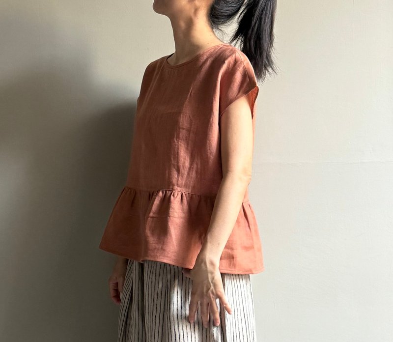 阳光午茶/柿子色亚麻圆领拼接荷叶下摆法式袖上衣/水洗亚麻 - 女装上衣 - 亚麻 