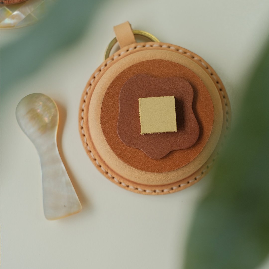 棕色甜品系列手工制牛皮包包挂饰 松饼真皮钥匙扣 - 钥匙链/钥匙包 - 真皮 咖啡色
