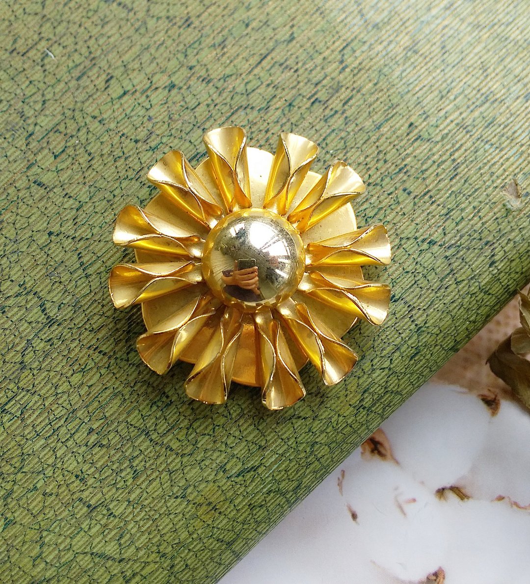 【西洋古董饰品】 金色调 盛开 立体花卉 围巾夹 丝巾扣 丝巾夹 - 其他 - 其他金属 金色