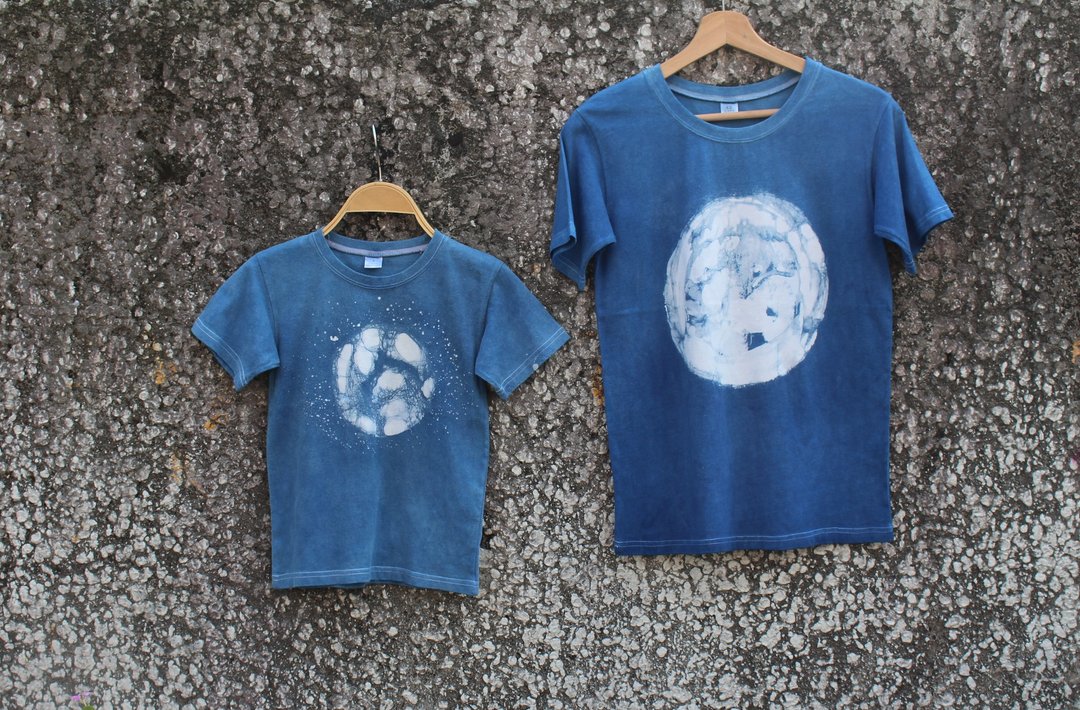 自在染isvara 手工蓝染蜡染 纯棉T-shirt 宇宙系列 地球   /亲子装/全家幸福装/童装 - 中性连帽卫衣/T 恤 - 棉 蓝色