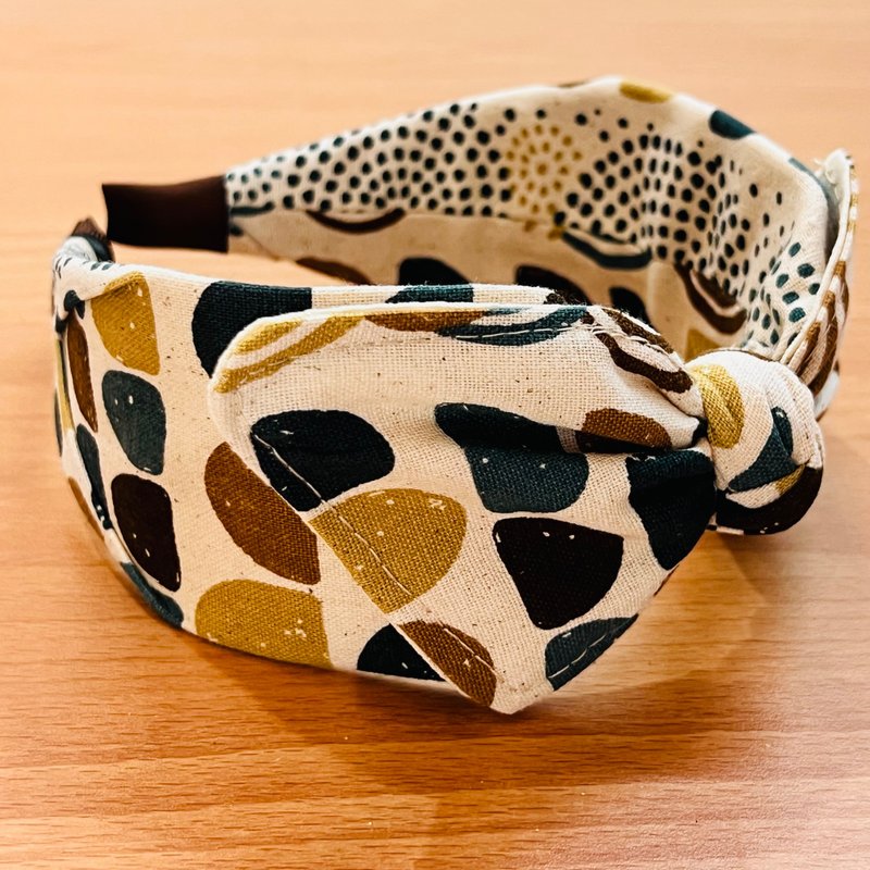 请MOYA 宽版手工发箍 ㄧ不一样 一块块 - 发饰 - 棉．麻 蓝色