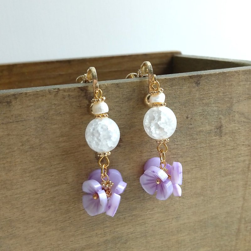 Aiyana 繁花系列 天然淡水珍珠 冰裂珠 贝壳花 耳环 - 耳针/耳夹 - 耳环/耳夹 - 贝壳 紫色