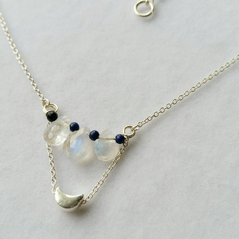 925 silver necklace with moonstone, lazurite 925纯银 月光石, 小青金石, 纯银月牙 项链 - 项链 - 宝石 蓝色