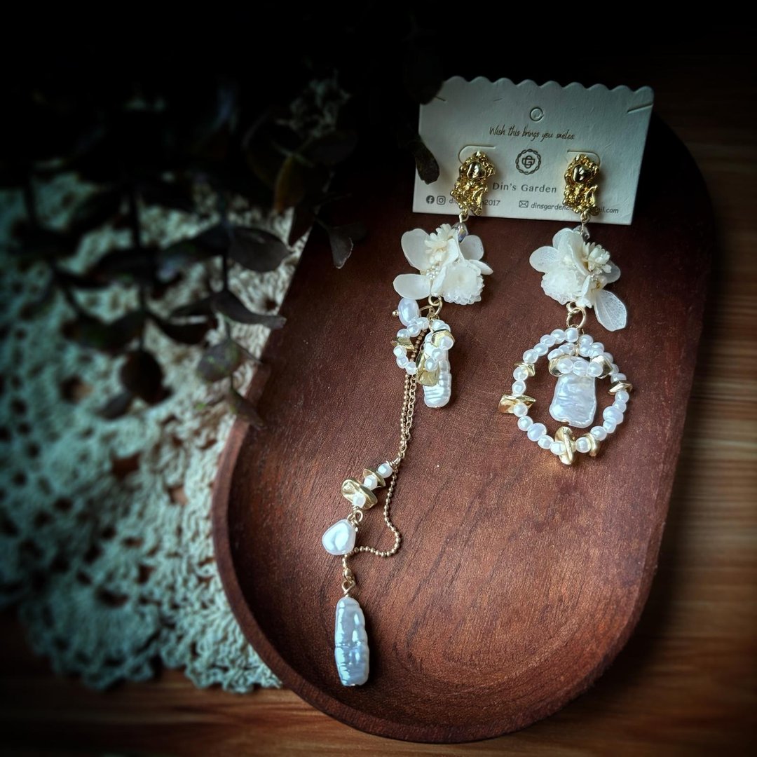 Bridal collection 超长巴洛克珍珠绣球花耳环 - 耳环/耳夹 - 植物．花 白色