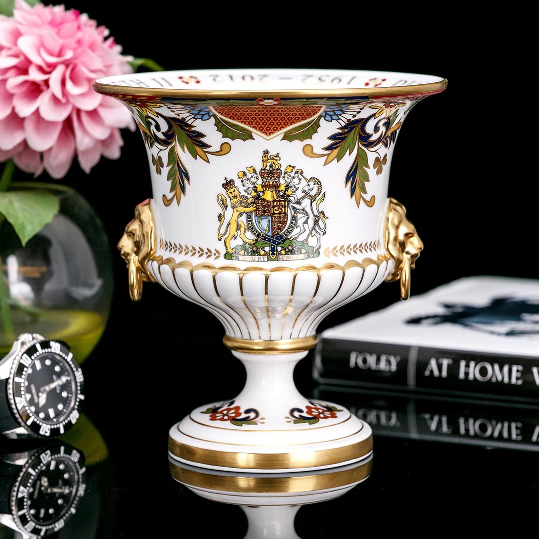 【女王钻禧】Royal Worcester 2012伊丽莎白二世纪念狮头宝瓶花瓶 - 花瓶/陶器 - 瓷 