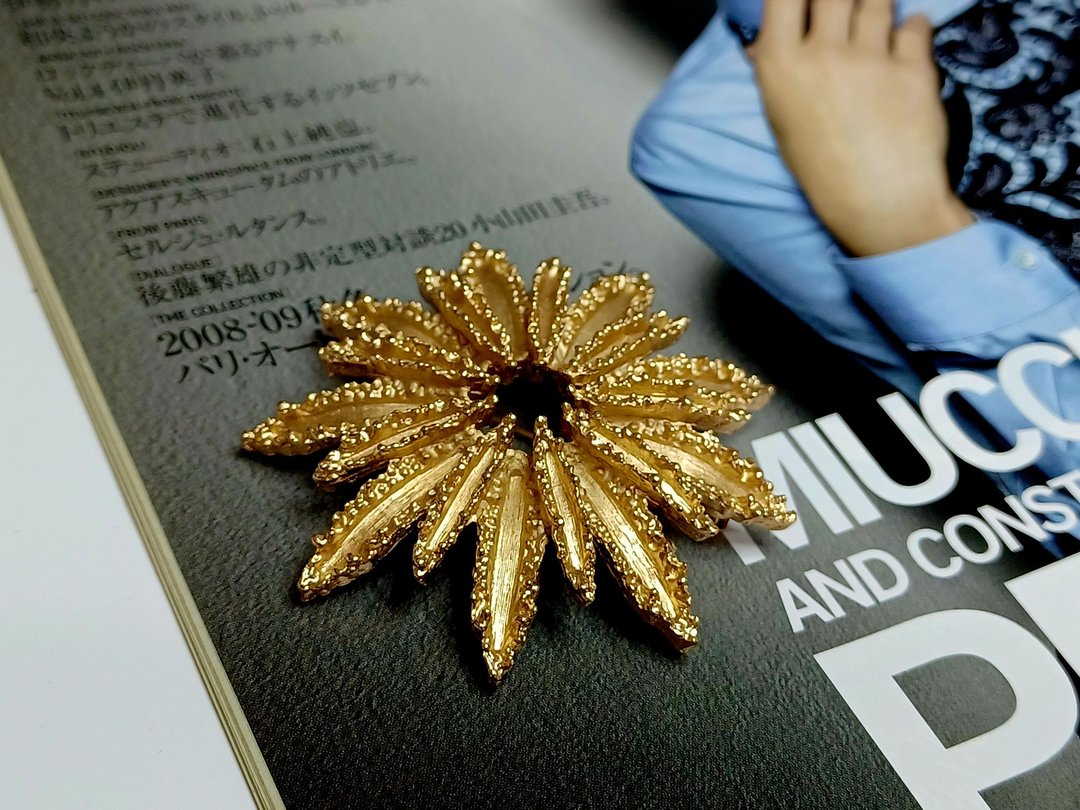 vintage jewelry  AVON 1960年代 Starburst Flower 别针 - 胸针 - 其他金属 