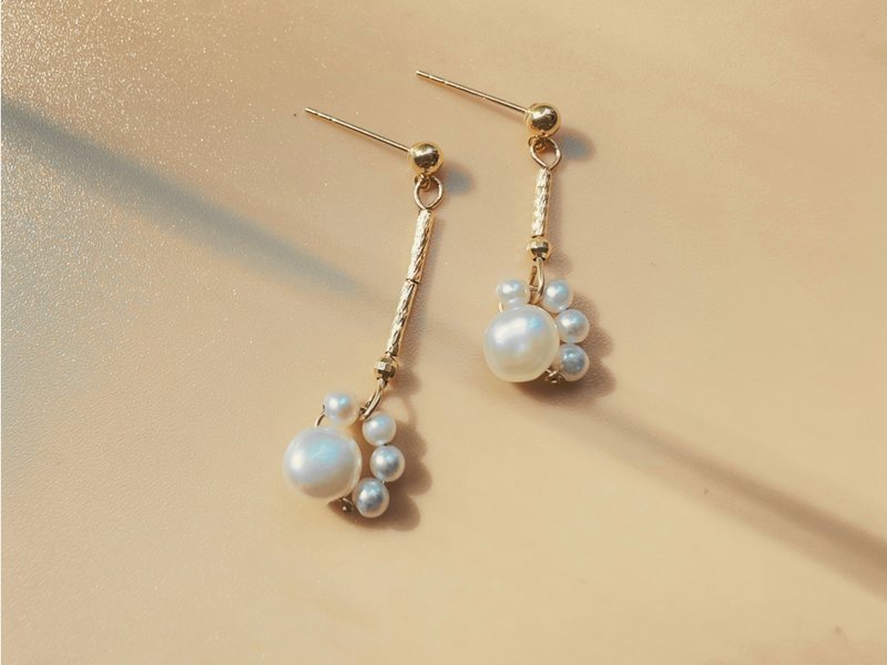 18K金珍珠手作造型耳环 独立原创设计  新年 情人节礼物 - 耳环/耳夹 - 贵金属 金色