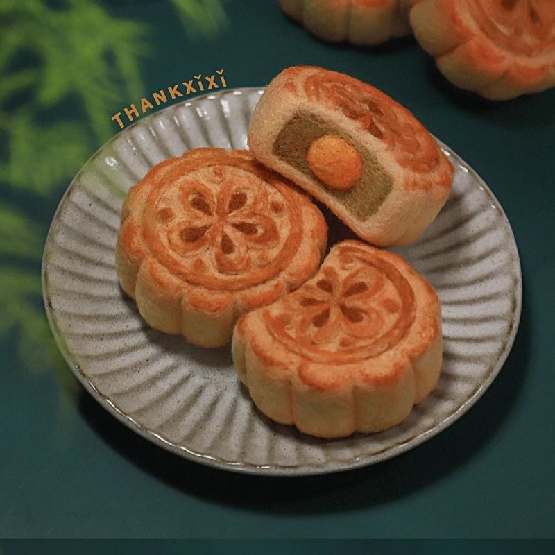 羊毛氈手作 中秋節日 咸蛋黃月餅 兔子月餅 原創手工胸針/別針飾 - 胸针 - 羊毛 橘色