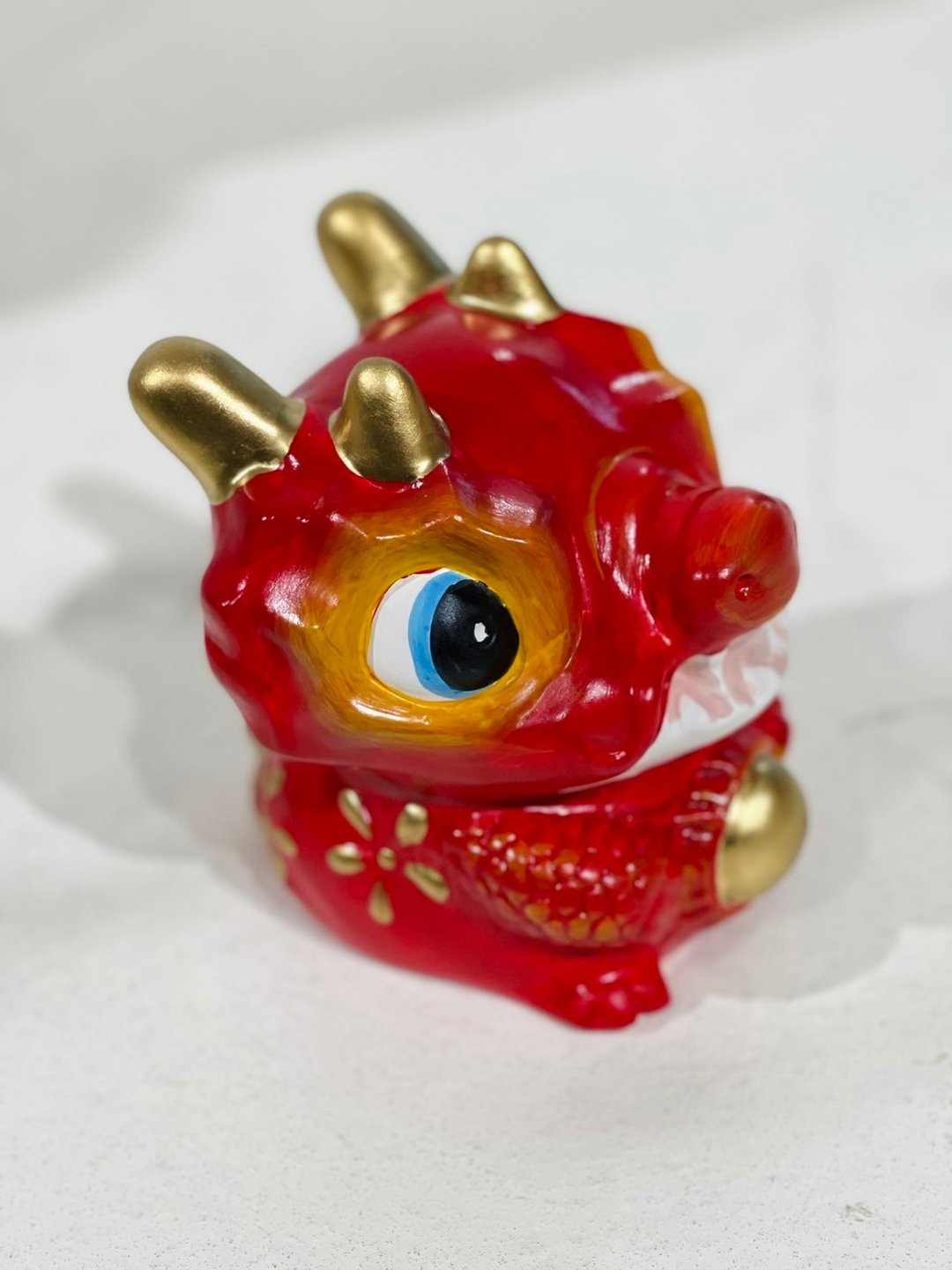 龙年新品 台湾制造 纯手工绘制 陶瓷红色开运 彩球龙祈福存钱筒 - 玩偶/公仔 - 陶 红色