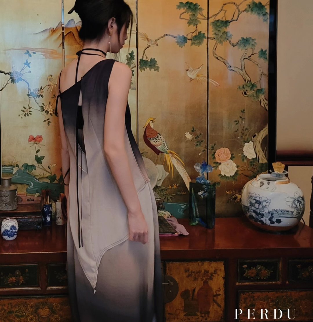素幕缁尘绑带抽绳绕颈洋装 - 洋装/连衣裙 - 聚酯纤维 多色