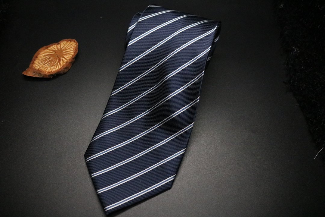 蓝色条纹商务标准领带/正装礼服necktie - 领带/领带夹 - 丝．绢 