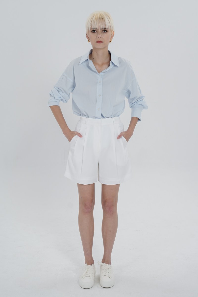 Pleated Bermuda Shorts - White |  百慕达西装短裤- 白 - 女装短裤 - 聚酯纤维 白色