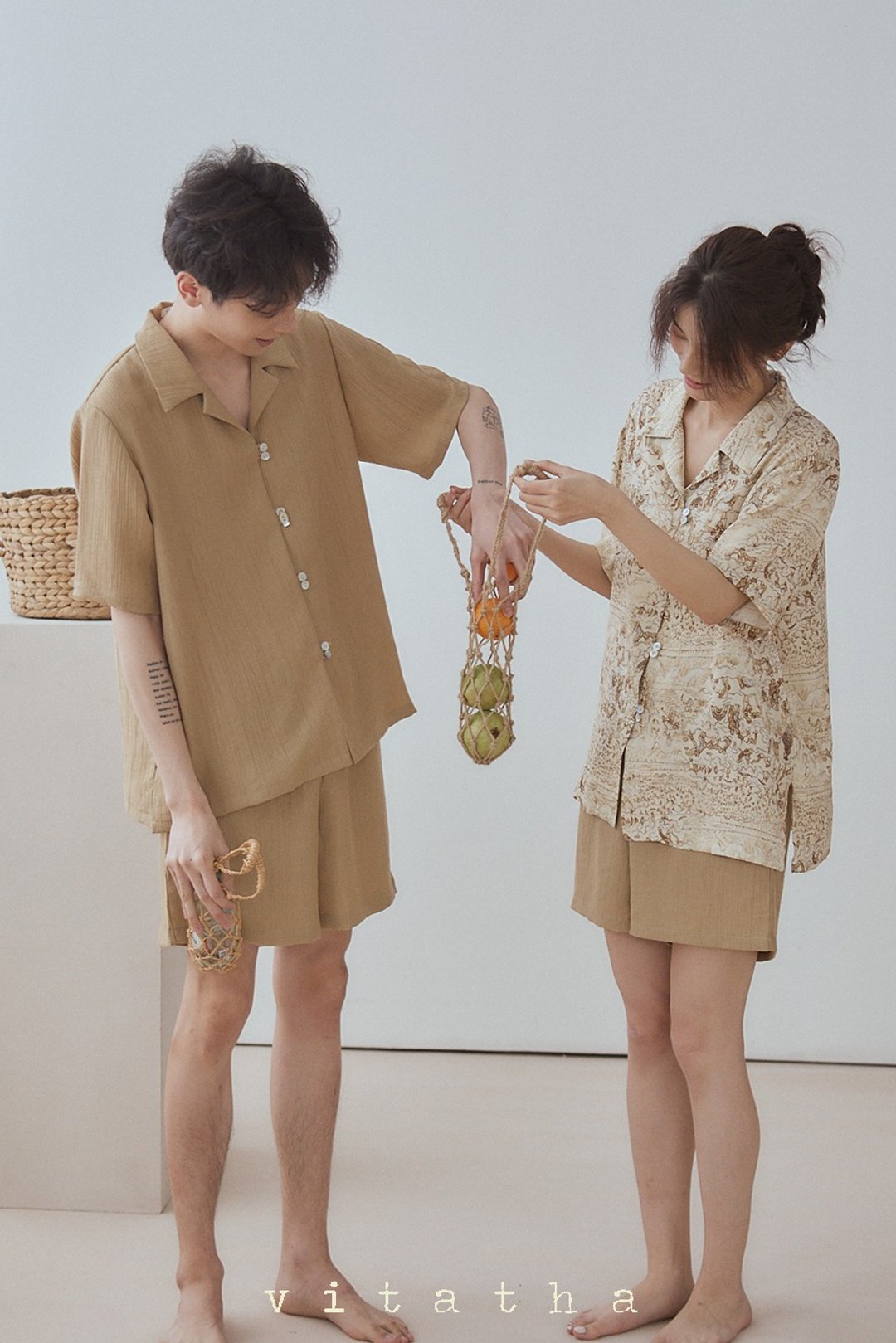花色/咖色 2色  夏威夷度假短袖衬衫松紧腰中裤套装 男女情侣同款 - 女装衬衫 - 其他人造纤维 咖啡色