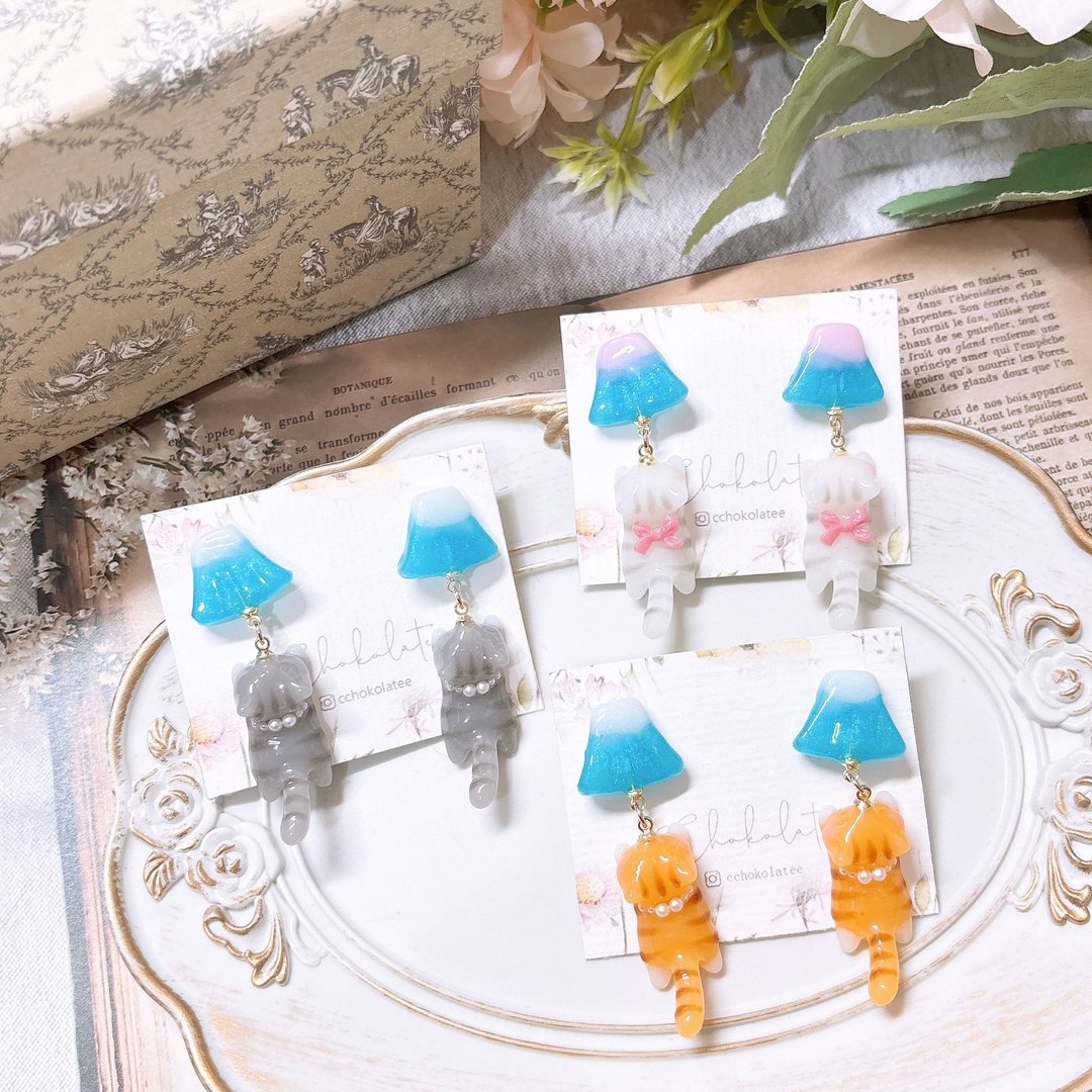 现货富士山立体猫咪耳环 耳夹 925/14KGF耳钉 - 耳环/耳夹 - 树脂 多色