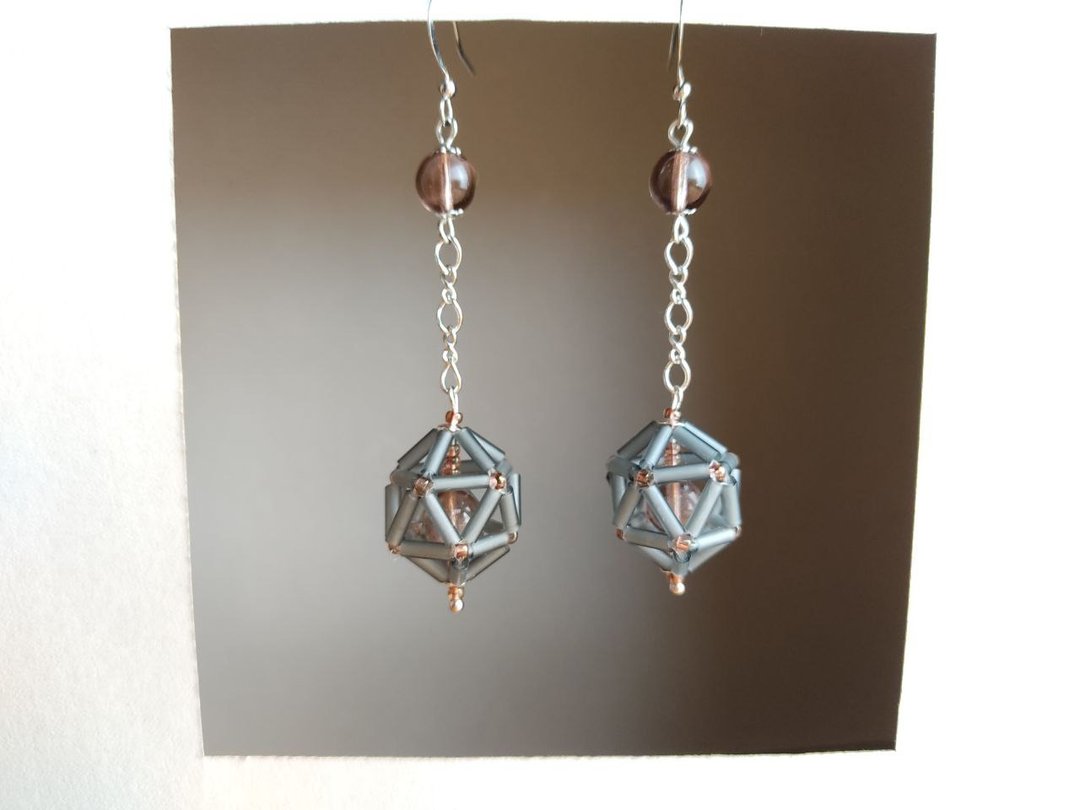 Gray long earrings beaded dangle voluminous light drop - 耳环/耳夹 - 玻璃 灰色
