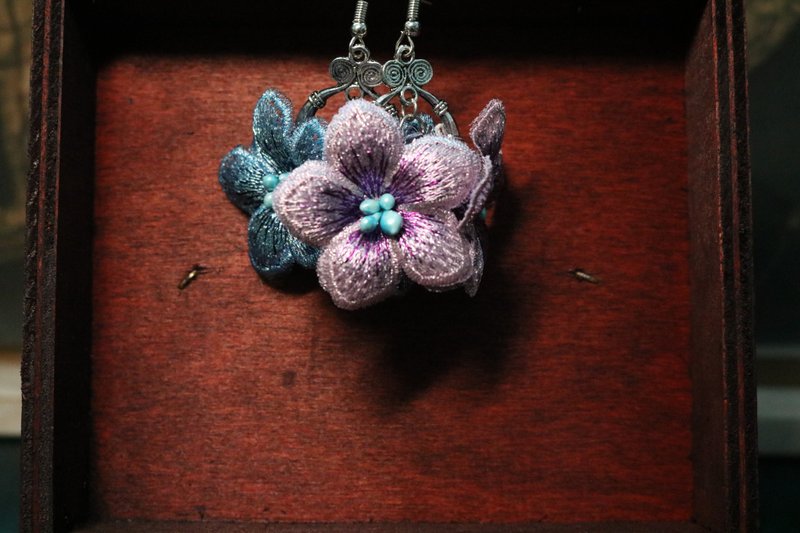 双色花骨朵优雅耳环小清新文艺国风耳饰 - 耳环/耳夹 - 其他金属 多色