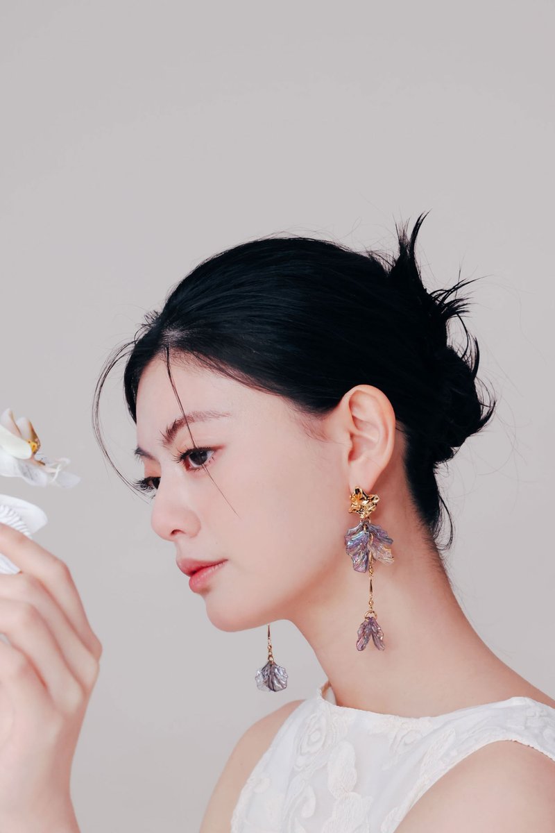 COR-DATE / 黑紫色花语 / 花瓣蔓延耳环 - 耳环/耳夹 - 其他材质 