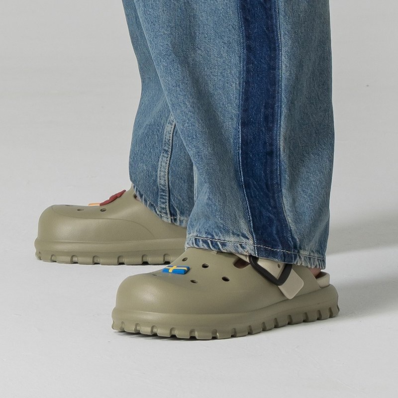 moz瑞典 驼鹿 小方糖 方扣 防水 洞洞鞋 拖鞋 凉鞋 (墨绿) - 拖鞋 - 其他材质 绿色