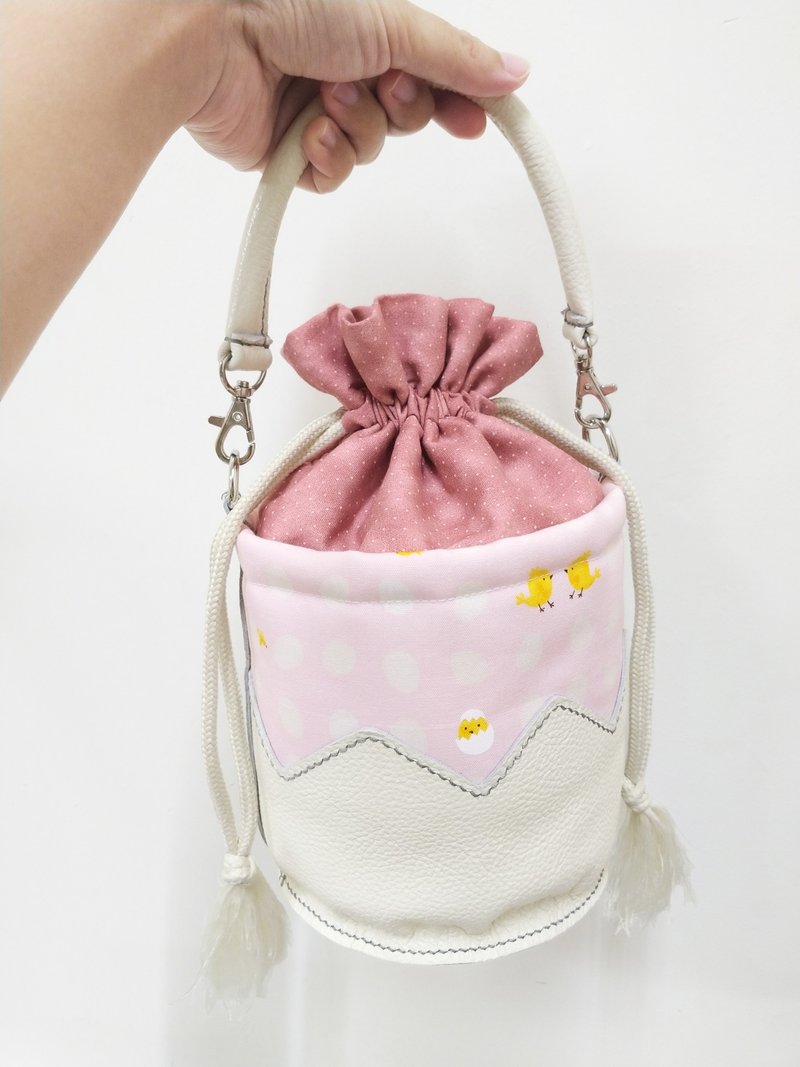 粉色小鸡 荔枝纹真皮手缝桶型包 侧背包 手提包  零钱包 真皮手缝 - 侧背包/斜挎包 - 真皮 粉红色