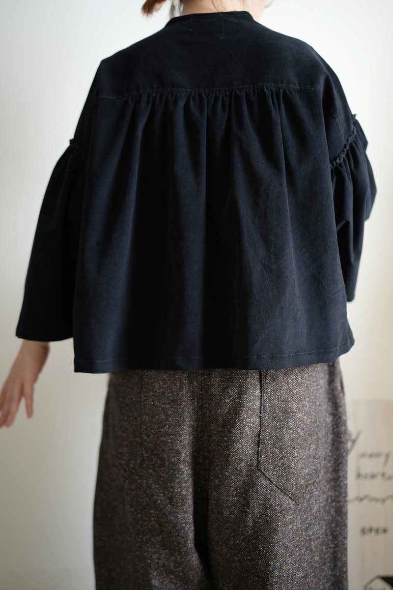 灯芯绒喇叭宽袖短版外套 - 女装上衣 - 棉．麻 黑色