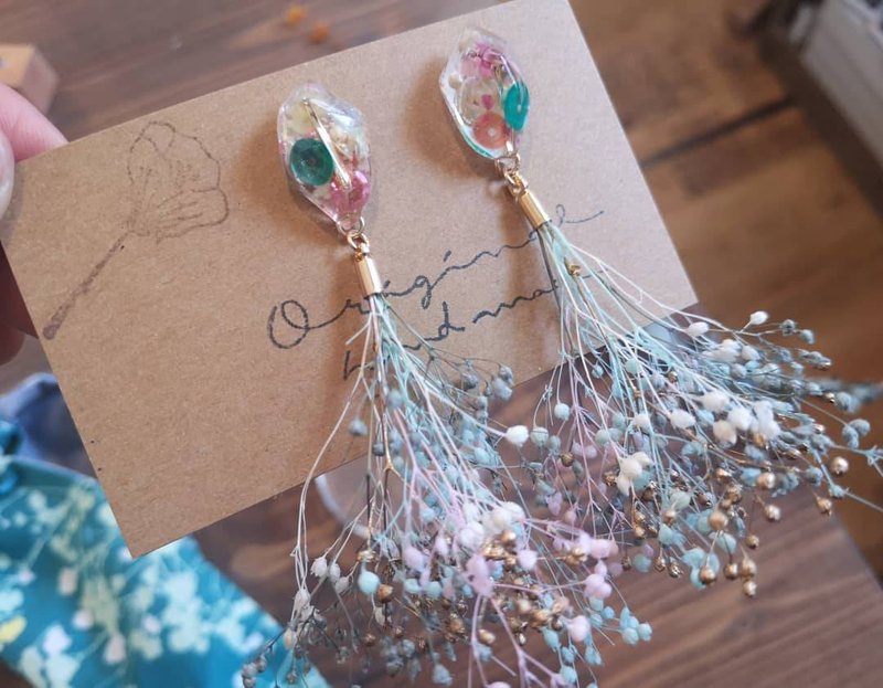 Flower bouquet and crystal earrings. hana no toiki - 耳环/耳夹 - 植物．花 透明