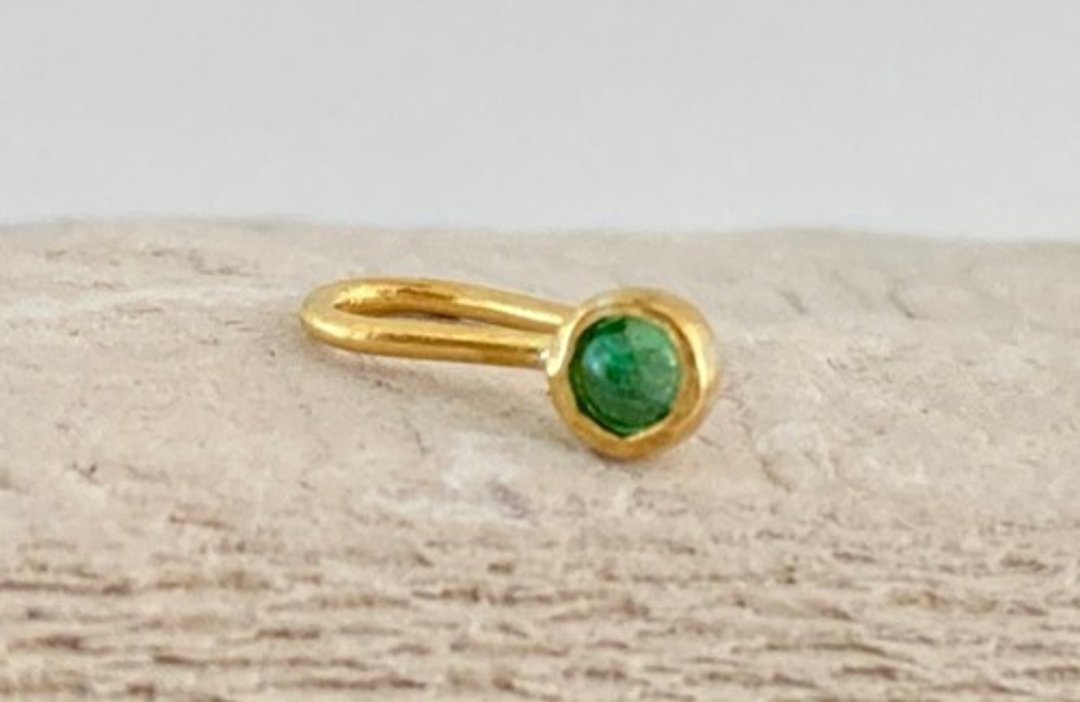 ◇ Natural Emerald Pure Gold Clip Earrings ◇ K24 Pure Gold + Natural Emerald (for one ear) - 耳环/耳夹 - 其他金属 