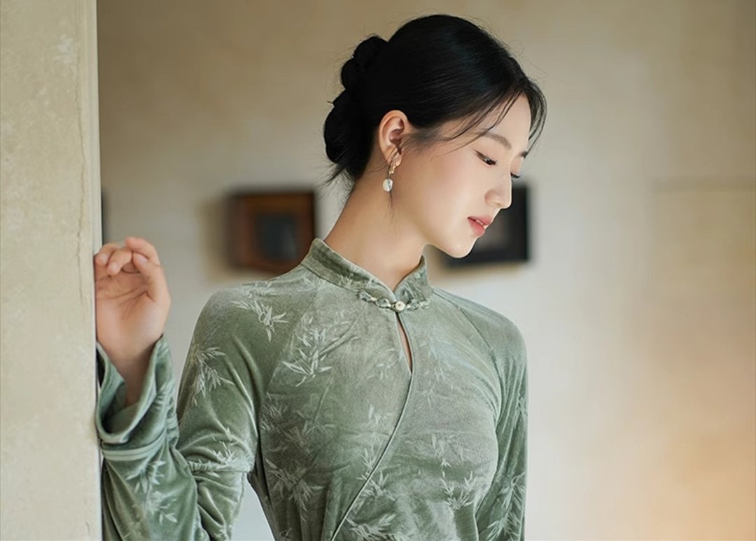 碧辰 新中式中国风 丝绒竹叶压花水滴立领收腰洋裝 - 洋装/连衣裙 - 其他材质 绿色