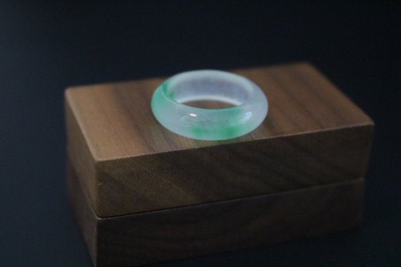 玉石冰种飘花戒指翠绿色玉戒指环搭配胡桃木戒指盒可刻字 - 戒指 - 玉石 绿色