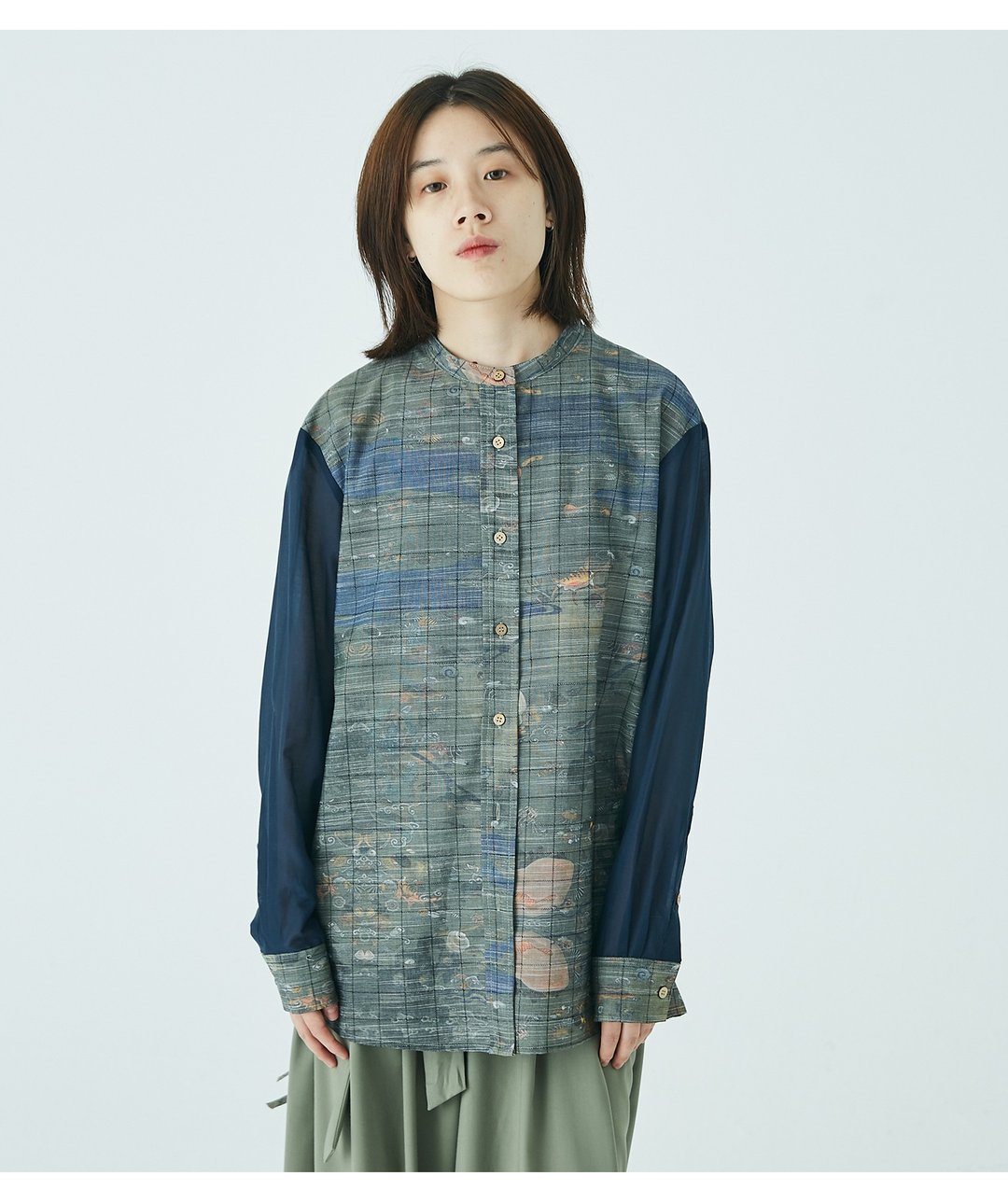 muterumours 藤若冲印花 拼接真丝棉 蓝绿 小立领 背后设计款衬衫 - 女装衬衫 - 丝．绢 