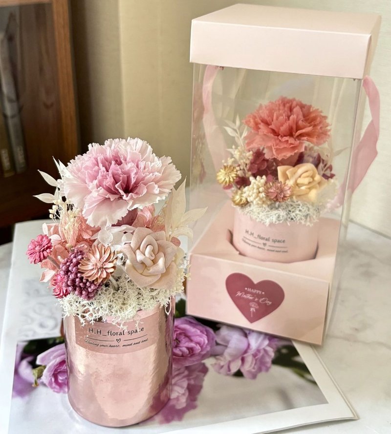 愈心花艺 | |母亲节花礼 | 温柔心语永生康乃馨礼盒 (有现货) - 干燥花/捧花 - 植物．花 