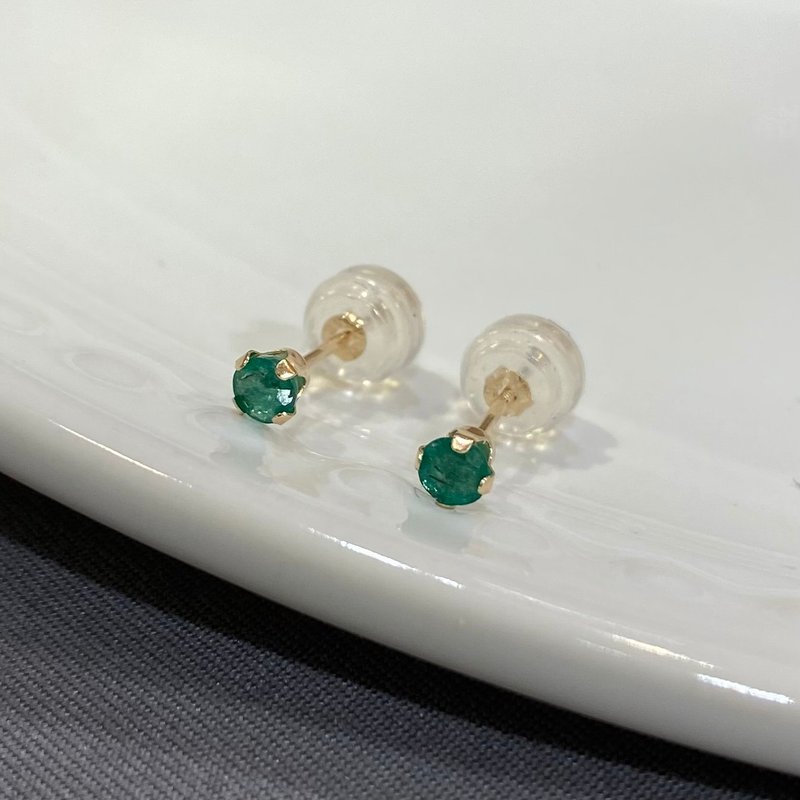 [K14 GOLD EMERALD] 14K 金 3mm 立爪祖母绿耳针14KP4 五月诞生石 [SOLID GOLD] - 耳环/耳夹 - 其他金属 绿色