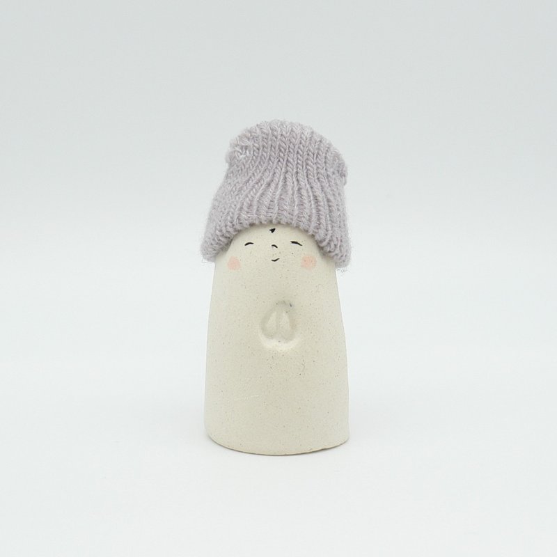 戴着针织帽的手工陶瓷地藏菩萨娃娃，S码 - 摆饰 - 陶 卡其色